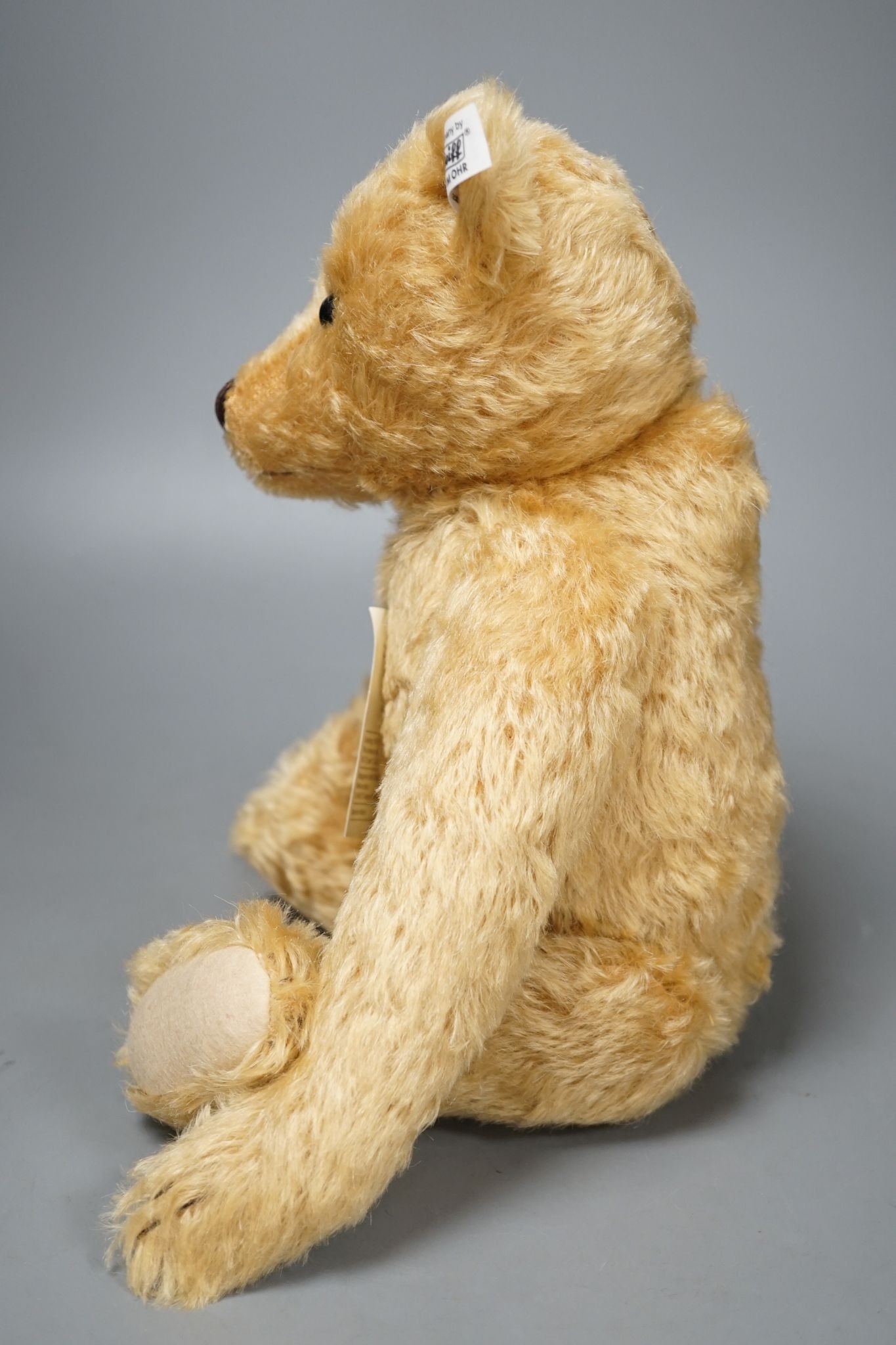 Steiff for British Collectors, 2002, with box and certificate Limited Edition 35cm